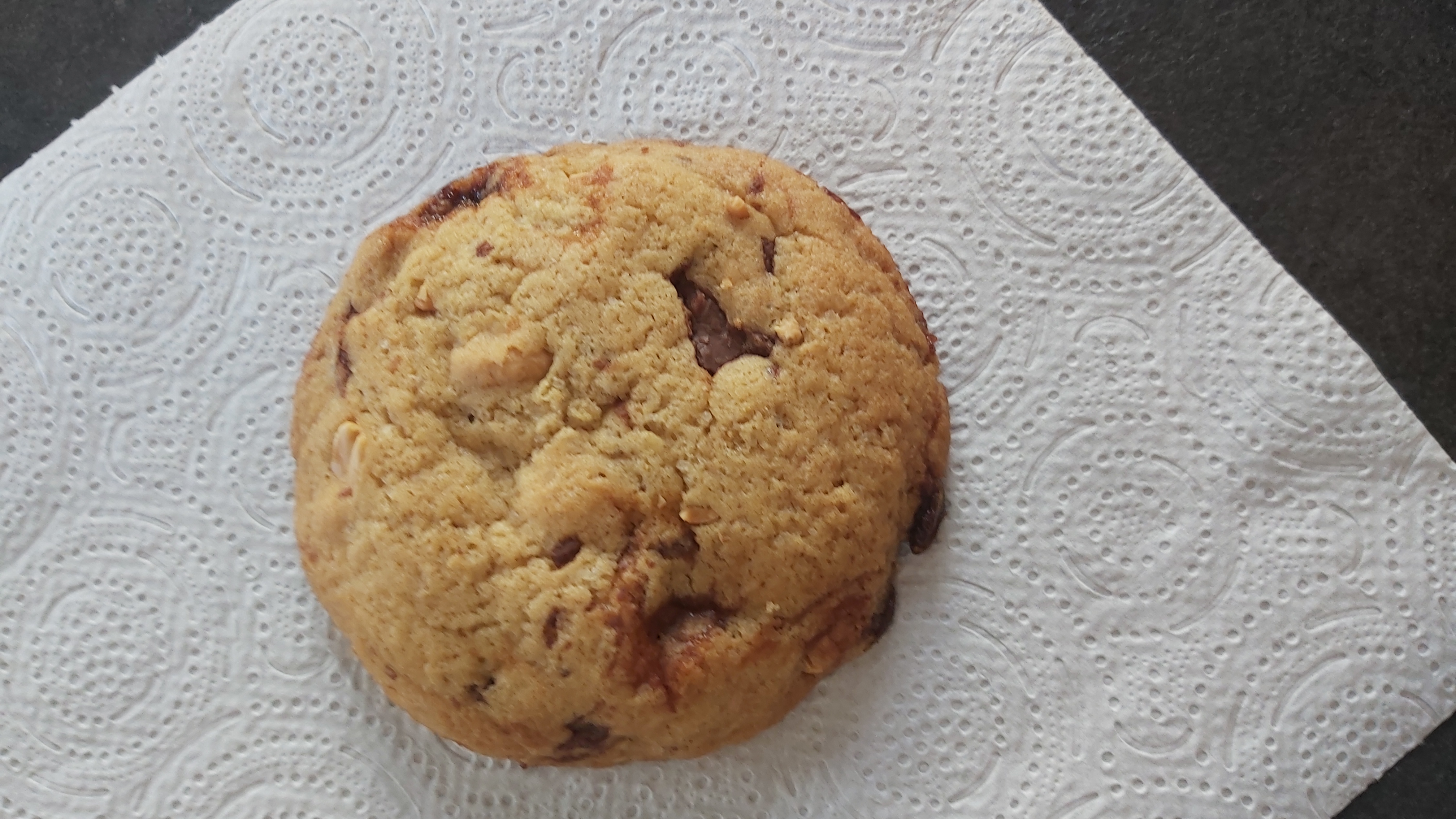 Cookie chocolat au lait cacahuètes caramel 